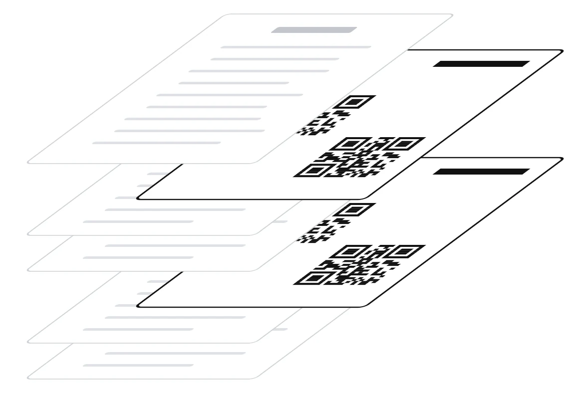 Imagen simbólica: pila de documentos escaneados con hojas separadoras con código QR intercaladas